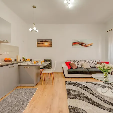 Holiday home Happy -