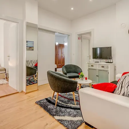 Holiday home Happy - *